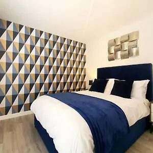  Apartment Modern 1 Bedroom Apartment, Close To The With Parking United Kingdom